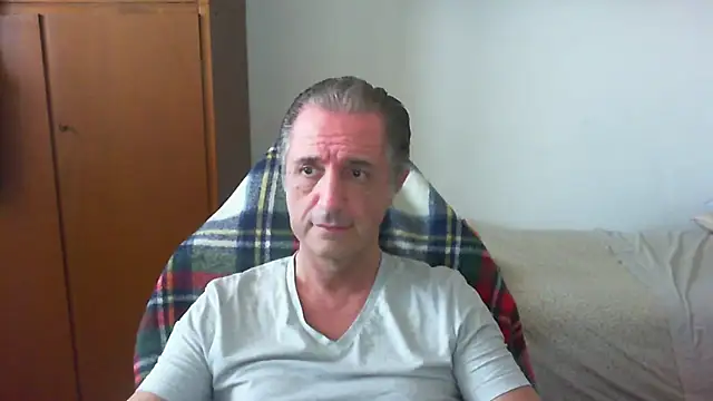 Snapshot of lliuk70mi chatting on 05/12/26, 12:35 lliuk70mi online show from 05/12/26, 12:35