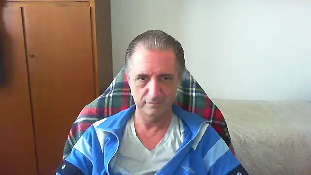 Snapshot of lliuk70mi chatting on 05/13/26, 12:13 lliuk70mi online show from 05/13/26, 12:13