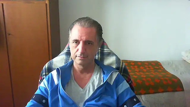 Snapshot of lliuk70mi chatting on 05/15/26, 02:46 lliuk70mi online show from 05/15/26, 02:46