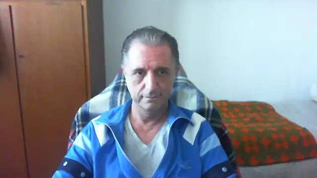 Snapshot of lliuk70mi chatting on 05/16/26, 02:27 lliuk70mi online show from 05/16/26, 02:27