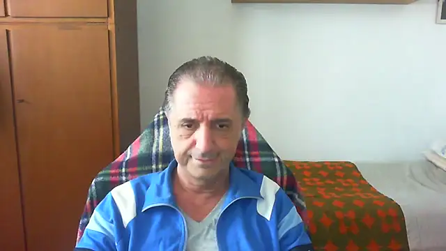 Snapshot of lliuk70mi chatting on 05/18/26, 12:00 lliuk70mi online show from 05/18/26, 12:00