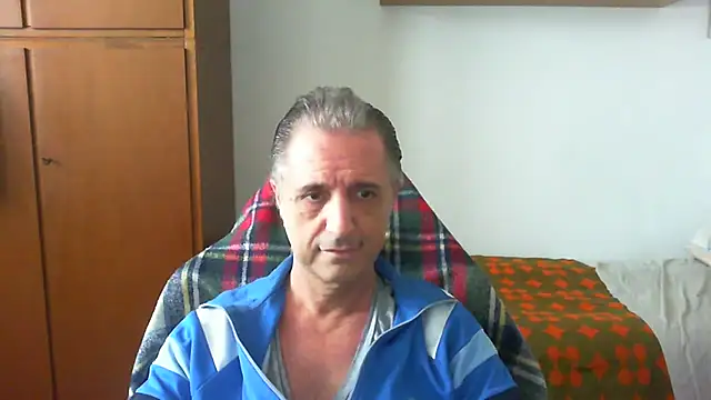 Snapshot of lliuk70mi chatting on 05/19/26, 01:28 lliuk70mi online show from 05/19/26, 01:28