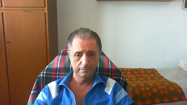 Snapshot of lliuk70mi chatting on 05/20/26, 02:12 lliuk70mi online show from 05/20/26, 02:12