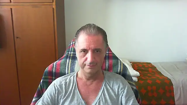 Snapshot of lliuk70mi chatting on 05/21/26, 12:12 lliuk70mi online show from 05/21/26, 12:12