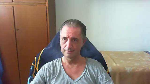 Snapshot of lliuk70mi chatting on 05/23/26, 12:20 lliuk70mi online show from 05/23/26, 12:20