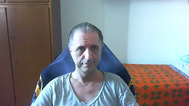 Snapshot of lliuk70mi chatting on 05/24/26, 12:43 lliuk70mi online show from 05/24/26, 12:43