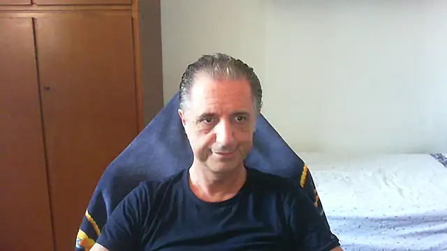 Snapshot of lliuk70mi chatting on 05/26/26, 01:29 lliuk70mi online show from 05/26/26, 01:29