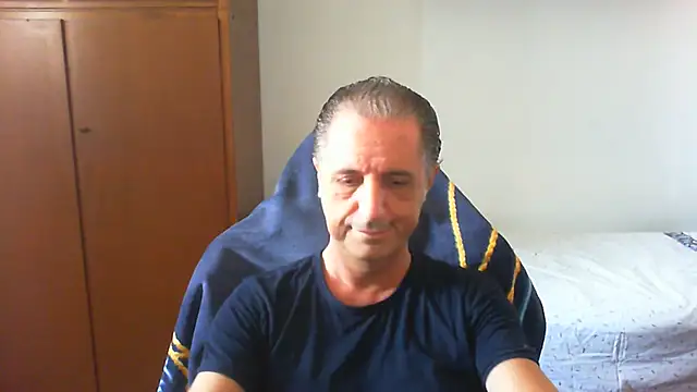 Snapshot of lliuk70mi chatting on 05/31/26, 08:10 lliuk70mi online show from 05/31/26, 08:10