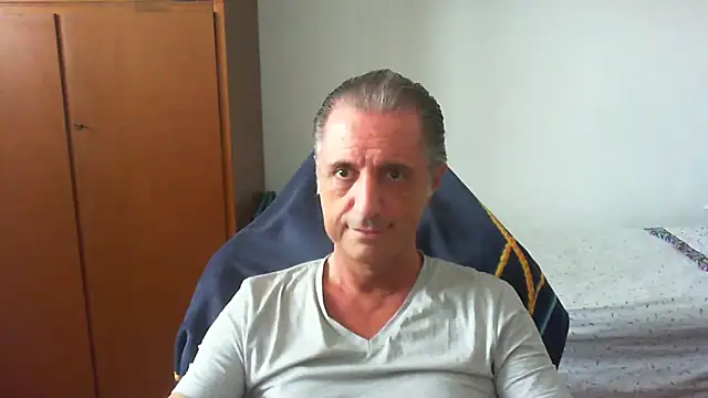Snapshot of lliuk70mi chatting on 06/04/26, 11:38 lliuk70mi online show from 06/04/26, 11:38