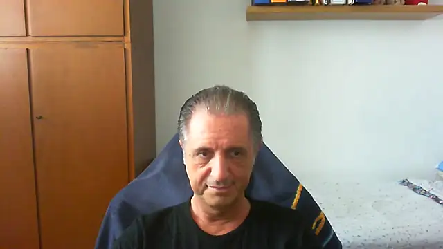 Snapshot of lliuk70mi chatting on 06/08/26, 11:32 lliuk70mi online show from 06/08/26, 11:32