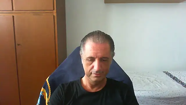 Snapshot of lliuk70mi chatting on 06/15/26, 12:40 lliuk70mi online show from 06/15/26, 12:40