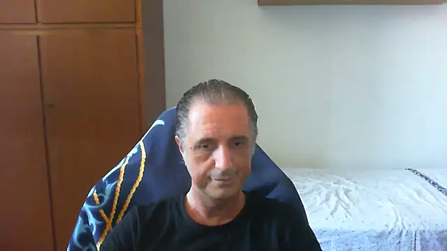 Snapshot of lliuk70mi chatting on 06/17/26, 01:01 lliuk70mi online show from 06/17/26, 01:01