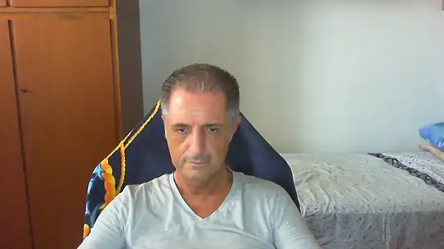 Snapshot of lliuk70mi chatting on 06/24/26, 12:04 lliuk70mi online show from 06/24/26, 12:04