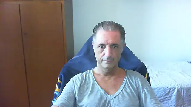 Snapshot of lliuk70mi chatting on 07/04/26, 01:06 lliuk70mi online show from 07/04/26, 01:06