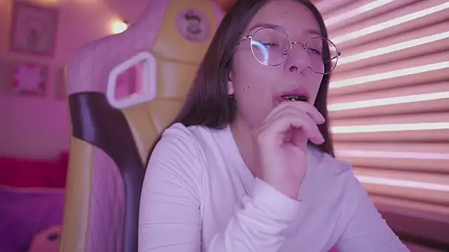 milly kenner online show from 04/15/26, 07:21