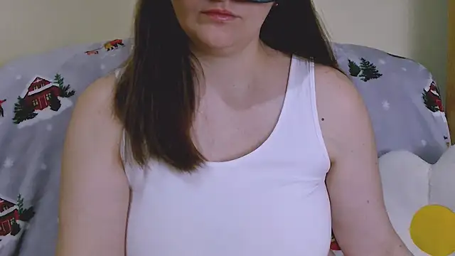 Snapshot of ChubbyMaia chatting on 01/13/25, 02:42 ChubbyMaia online show from 01/13/25, 02:42