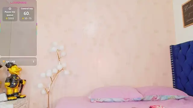 Snapshot of littleebonymommy chatting on 05/04/26, 07:10 littleebonymommy online show from 05/04/26, 07:10