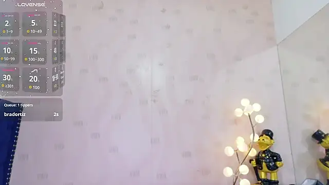 Snapshot of littleebonymommy chatting on 06/15/26, 07:16 littleebonymommy online show from 06/15/26, 07:16