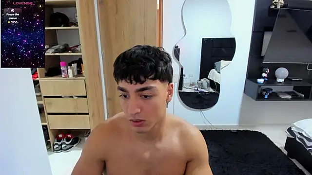 Snapshot of Cristhian_Evans chatting on 09/30/25, 12:43 Cristhian Evans online show from 09/30/25, 12:43