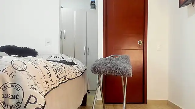 SophieBaker   online show from 03/19/25, 04:25