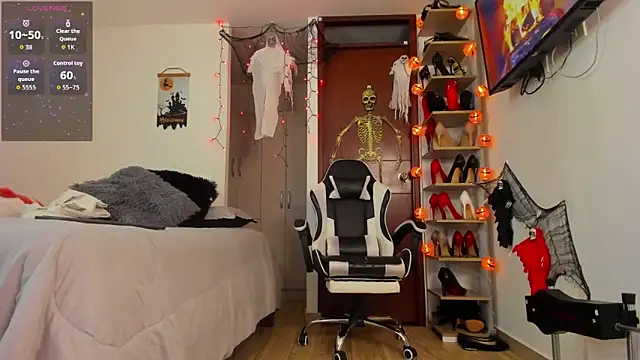 SophieBaker   online show from 10/03/25, 03:14