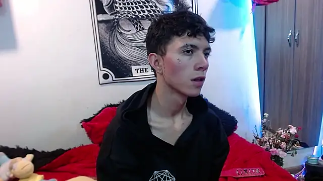 Justyn Ross online show from 12/16/25, 03:22