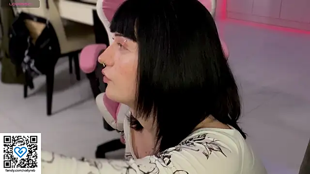 Snapshot of Vailyreb_ chatting on 11/12/25, 04:29 Vailyreb online show from 11/12/25, 04:29