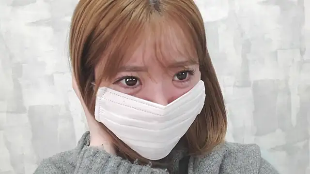 Snapshot of LOVE_MOMO_LOVE chatting on 12/01/25, 11:37 LOVE MOMO LOVE online show from 12/01/25, 11:37