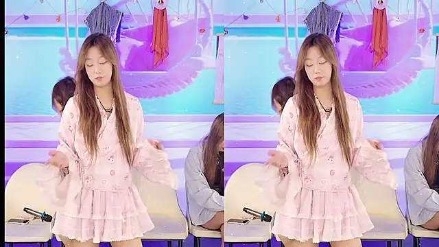 YIYI XIXI 18 online show from 02/19/25, 10:34