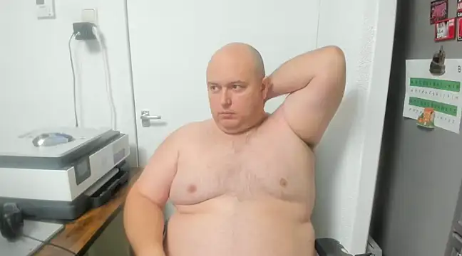 Snapshot of BigromeoXX chatting on 12/12/24, 05:37 BigromeoXX online show from 12/12/24, 05:37