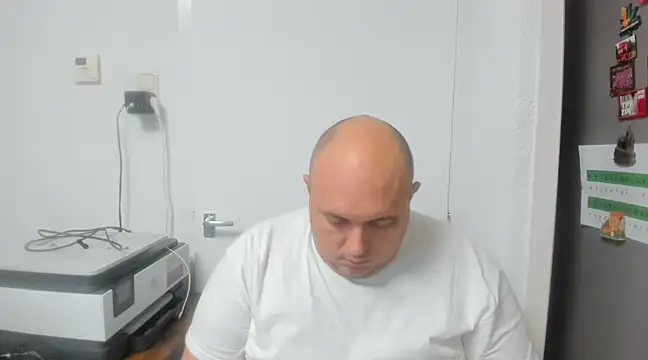 Snapshot of BigromeoXX chatting on 12/13/24, 06:16 BigromeoXX online show from 12/13/24, 06:16