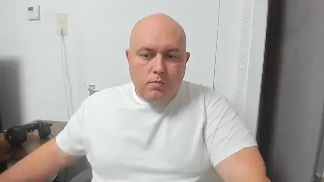 Snapshot of BigromeoXX chatting on 12/30/24, 07:11 BigromeoXX online show from 12/30/24, 07:11