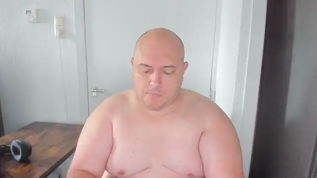 Snapshot of BigromeoXX chatting on 01/12/25, 10:12 BigromeoXX online show from 01/12/25, 10:12