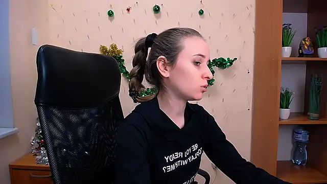 Snapshot of _Nicole_new chatting on 12/18/24, 11:56  Nicole new online show from 12/18/24, 11:56