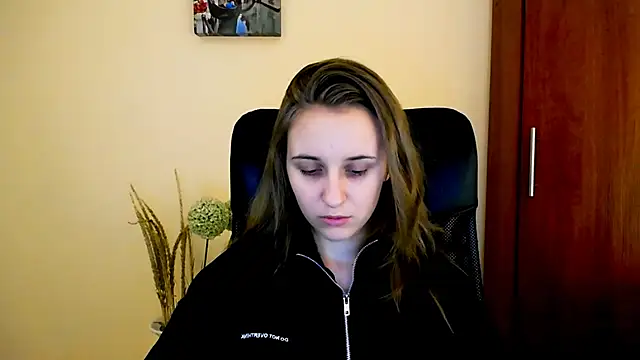 Snapshot of _Nicole_new chatting on 01/06/25, 04:13  Nicole new online show from 01/06/25, 04:13