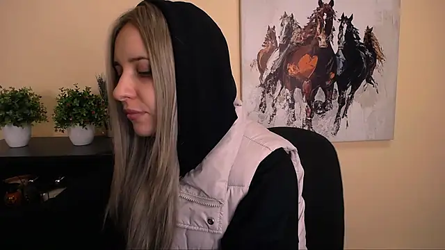  Nicole new online show from 04/09/26, 11:15