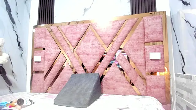 mia alvares online show from 11/28/25, 11:46