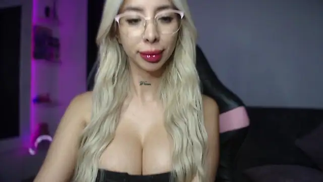 stephaniedj1 online show from 10/17/25, 10:23