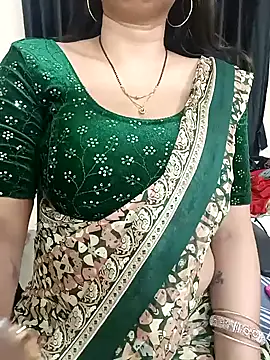 Snapshot of kaamuk_shweta chatting on 02/21/25, 02:16 kaamuk shweta online show from 02/21/25, 02:16