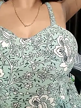 Snapshot of kaamuk_shweta chatting on 02/25/25, 10:37 kaamuk shweta online show from 02/25/25, 10:37