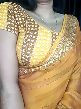 Snapshot of kaamuk_shweta chatting on 03/05/25, 04:13 kaamuk shweta online show from 03/05/25, 04:13