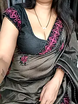 Snapshot of kaamuk_shweta chatting on 03/10/25, 07:32 kaamuk shweta online show from 03/10/25, 07:32