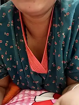 Snapshot of kaamuk_shweta chatting on 03/14/25, 06:18 kaamuk shweta online show from 03/14/25, 06:18