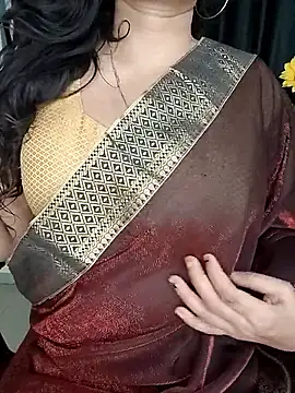 Snapshot of kaamuk_shweta chatting on 10/06/25, 10:18 kaamuk shweta online show from 10/06/25, 10:18