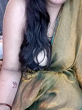 Snapshot of kaamuk_shweta chatting on 10/10/25, 04:33 kaamuk shweta online show from 10/10/25, 04:33