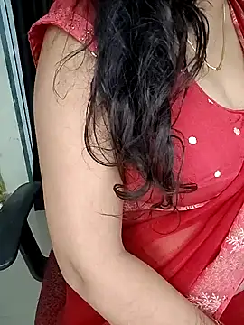 Snapshot of kaamuk_shweta chatting on 10/11/25, 05:33 kaamuk shweta online show from 10/11/25, 05:33