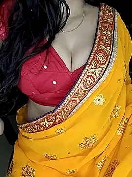 Snapshot of kaamuk_shweta chatting on 10/15/25, 05:02 kaamuk shweta online show from 10/15/25, 05:02