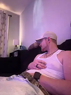 Snapshot of bigred0808 chatting on 03/11/26, 03:40 bigred0808 online show from 03/11/26, 03:40