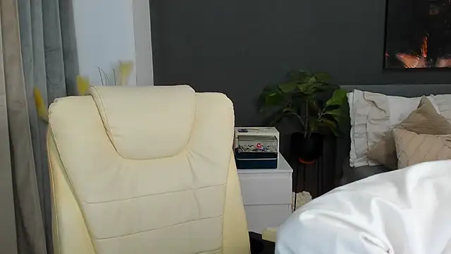 Sonia  Rey online show from 10/28/25, 03:36