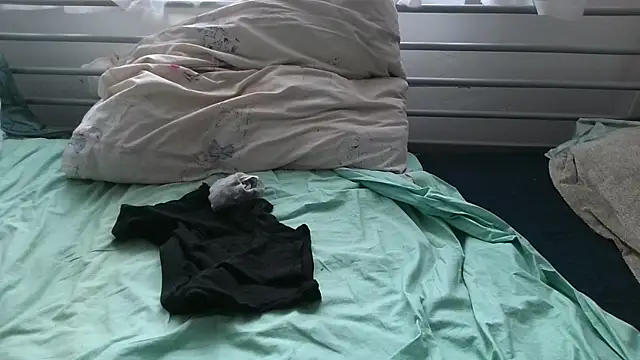 Snapshot of krissraw chatting on 01/10/25, 08:40 krissraw online show from 01/10/25, 08:40